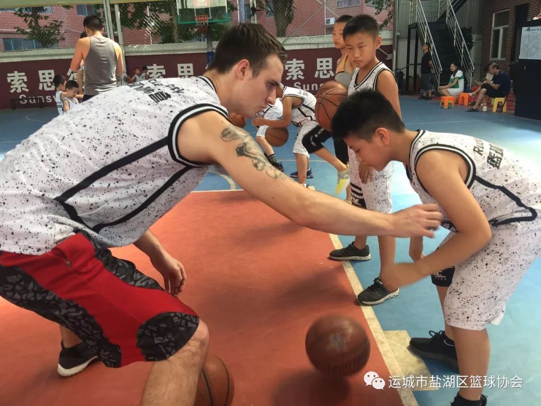 如何选择适合篮球康复训练的器材_1